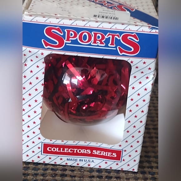 Chicago Bulls Collectors Series Ornament - Picture 3 of 9